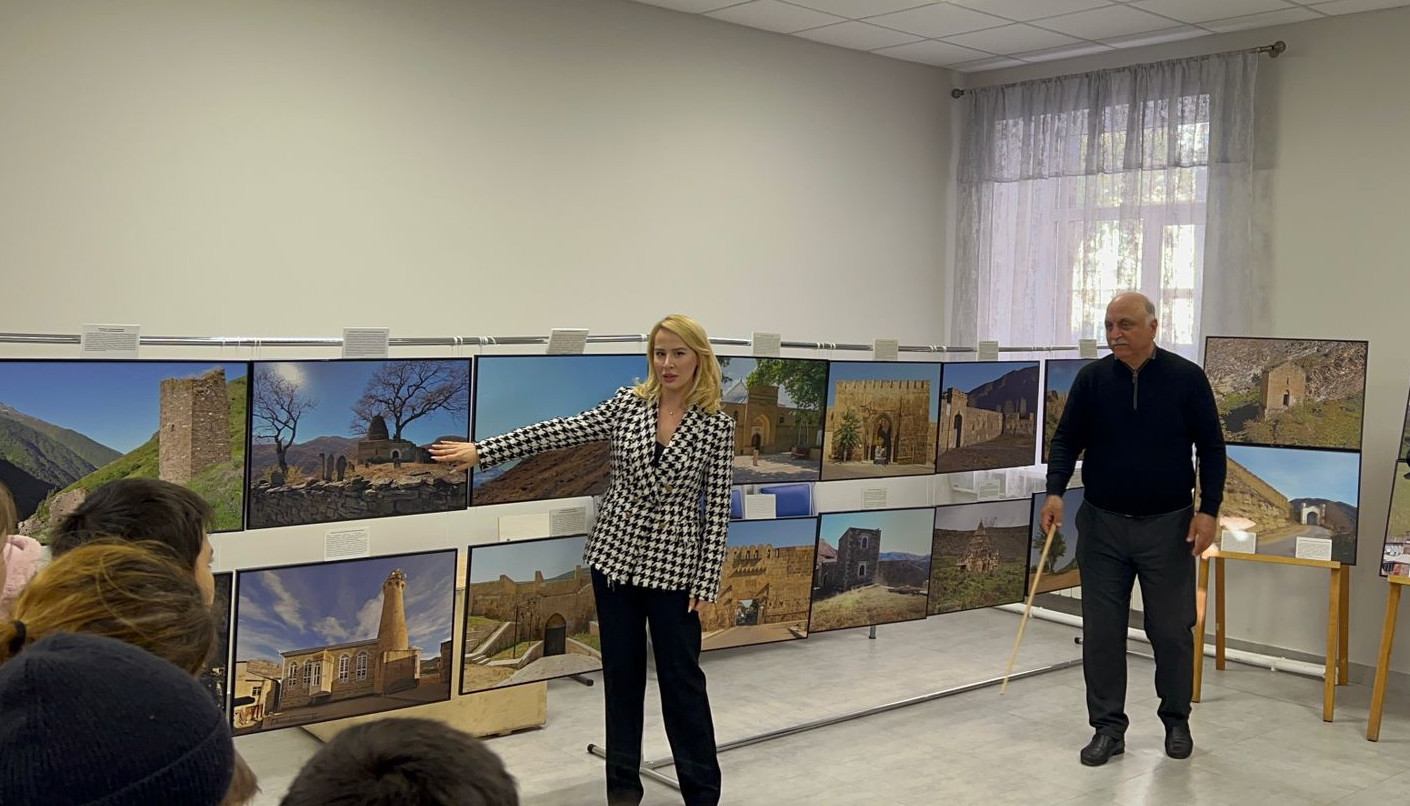 Дагнаследие провело фотовыставку объектов культурного наследия в школе-интернате для детей-сирот города Махачкалы