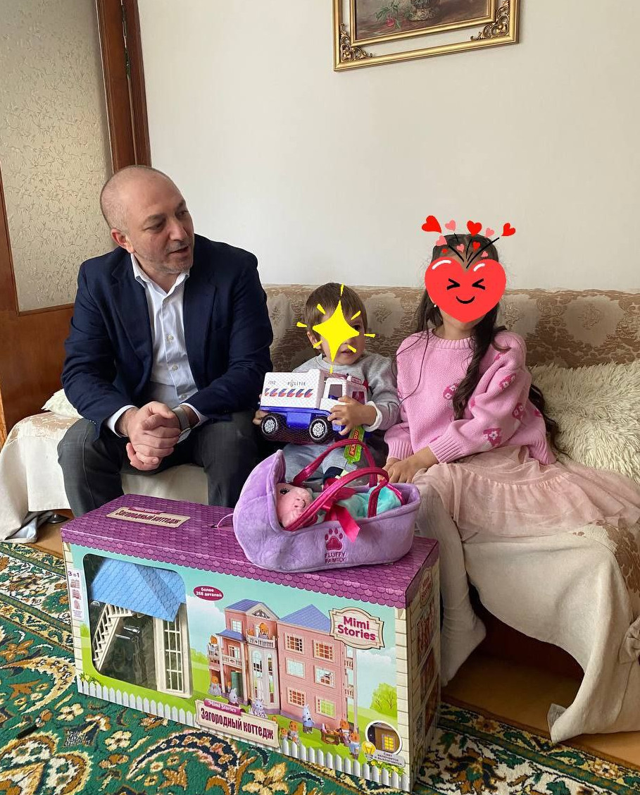 Руководитель Дагнаследия Махач Мусаев исполнил пожелание 5- летней Малики в рамках акции «Елка желаний»