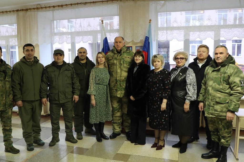 Премьер-министр дагестанского правительства Абдулмуслим Абдулмуслимов посетил город Луганск Донецкой Народной Республики