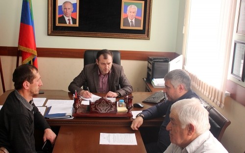 Вопросы жителей Цунтинского района выслушали на выездном приеме граждан