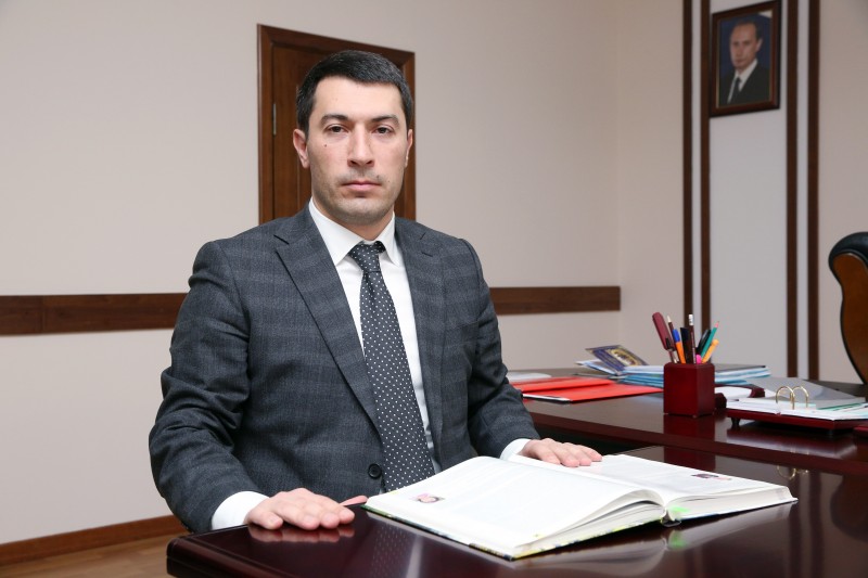 Руководитель Заур Кахриманов поздравил соотечественников с Днем России