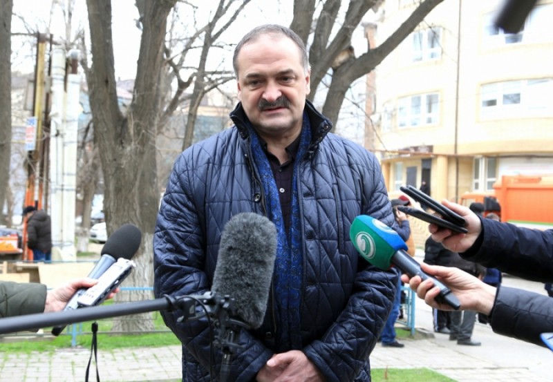 Сергей Меликов проинспектировал ход субботника по уборке мусора в Махачкале