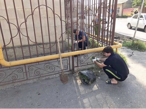 Сотрудники Агентства по охране культурного наследия РД приняли участия в общегородском субботнике